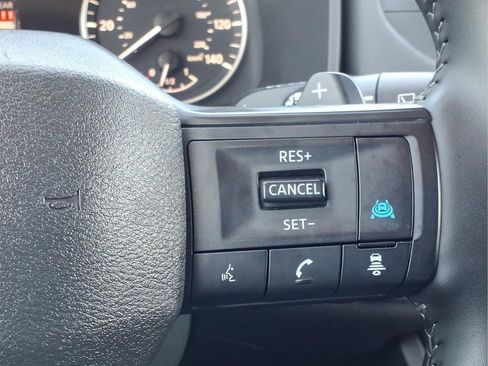 Used 2025 Nissan Rogue SV FWD image 32