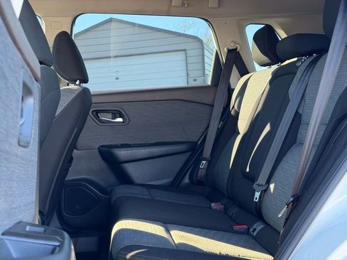 Used 2023 Nissan Rogue SV image 14