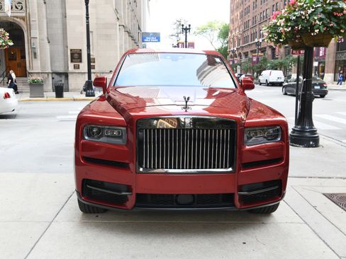 Used 2021 Rolls-Royce Cullinan Black Badge image 2