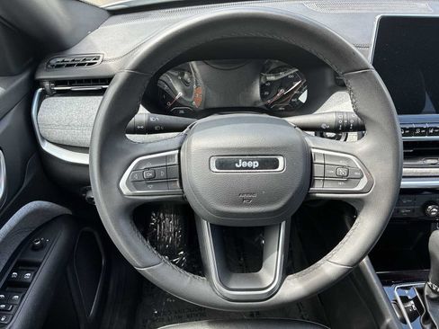 Used 2024 Jeep Compass Latitude AWD/4WD image 11