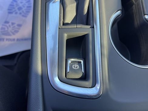 Used 2024 Chevrolet Equinox LS w/ LS Convenience Package image 22