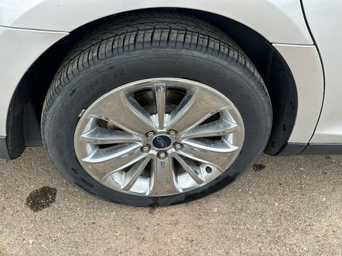 Used 2011 Ford Taurus Limited w/ 301A Rapid Spec Order Code FWD image 25