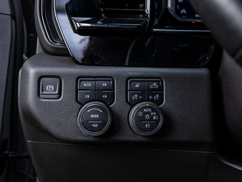 Used 2024 Chevrolet Silverado 1500 ZR2 image 22