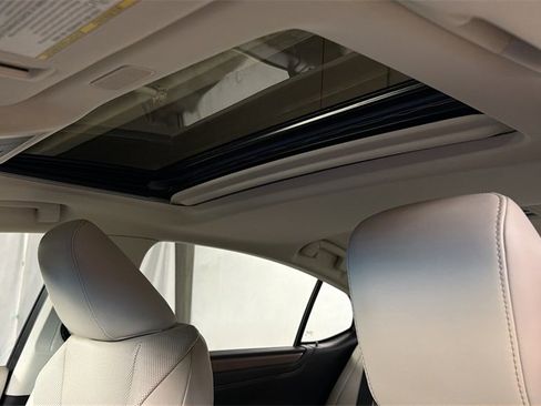 Certified 2023 Lexus ES 250 w/ Premium Package image 6