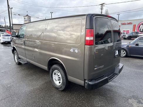 Used 2016 Chevrolet Express 2500 image 19