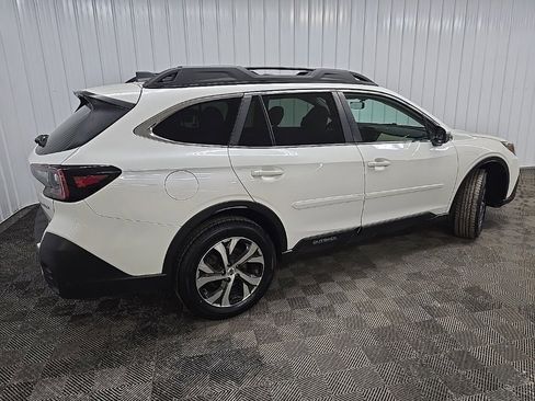 Used 2022 Subaru Outback Limited image 3