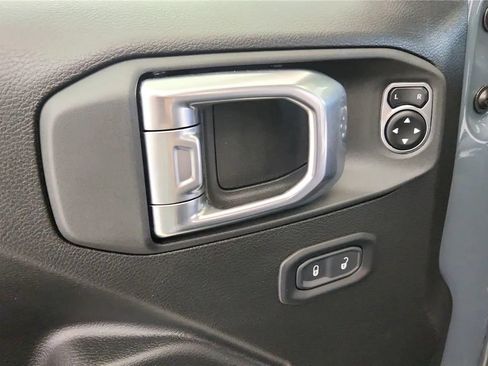 Used 2025 Jeep Wrangler Sport AWD/4WD image 31