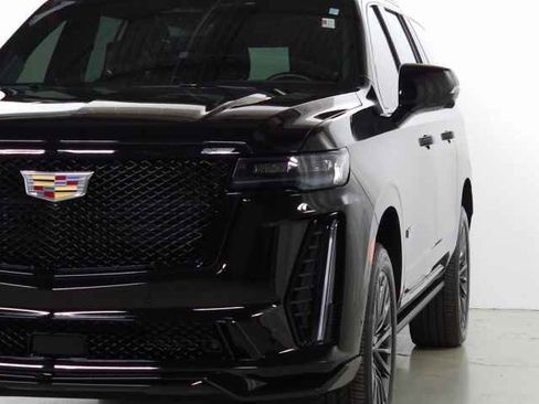 Used 2024 Cadillac Escalade ESV V w/ Heavy-Duty Trailer Package image 14