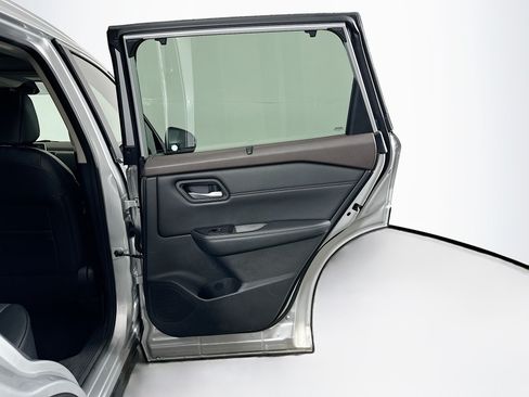 Used 2022 Nissan Rogue SV w/ SV Premium Package FWD image 30