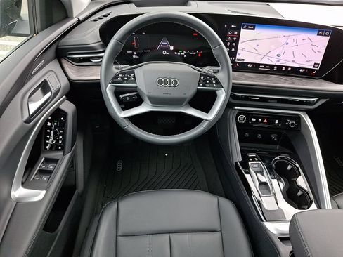 Certified 2025 Audi Q5 Premium Plus w/ Premium Plus AWD/4WD image 2