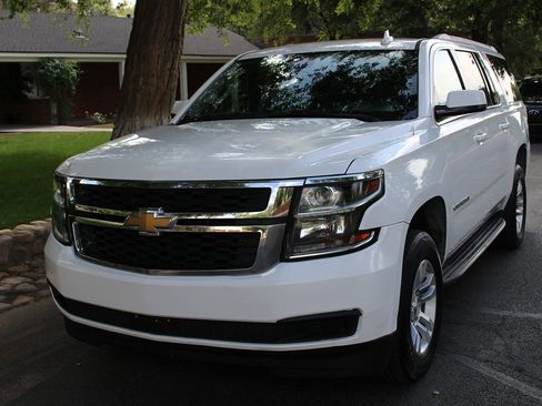 Used 2020 Chevrolet Suburban LT RWD image 44