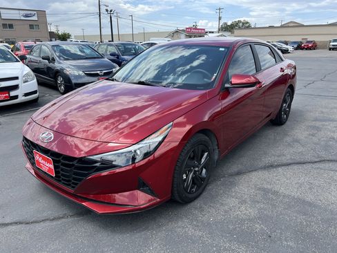 Used 2023 Hyundai Elantra SEL FWD image 3