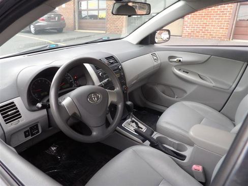 Used 2010 Toyota Corolla LE image 8