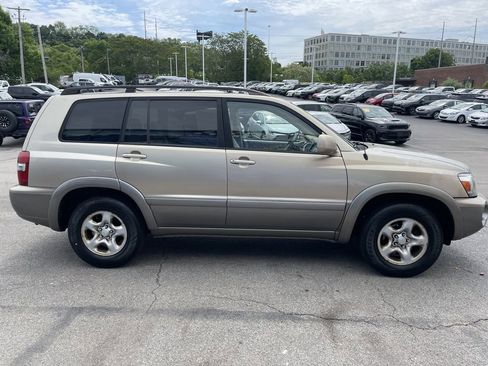 Used 2006 Toyota Highlander 2WD w/ 3rd Row image 7
