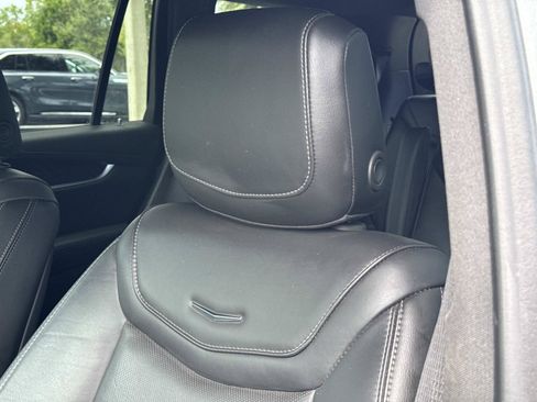 Used 2025 Cadillac XT6 Premium Luxury FWD image 14