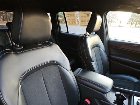 Used 2024 Jeep Grand Cherokee Altitude image 12