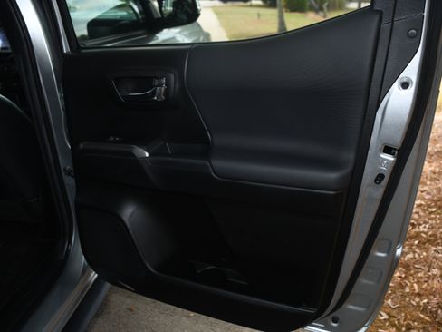 Certified 2022 Toyota Tacoma TRD Sport w/ TRD Premium Sport Package AWD/4WD image 20