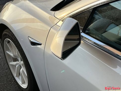 Used 2019 Tesla Model 3 Standard Range RWD image 9
