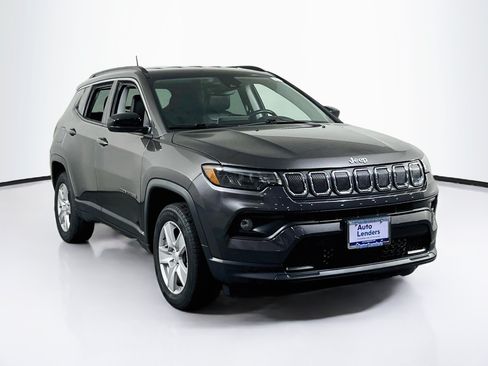 Used 2022 Jeep Compass Latitude w/ Convenience Group AWD/4WD image 3