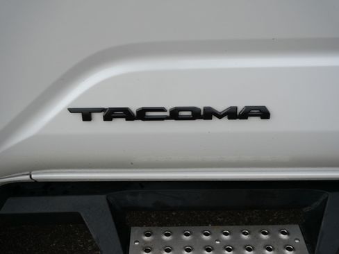 Used 2025 Toyota Tacoma TRD Sport AWD/4WD image 19
