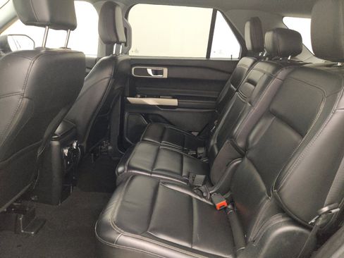 Used 2021 Ford Explorer XLT w/ Equipment Group 202A RWD image 18
