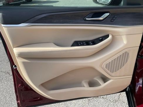 New 2025 Jeep Grand Cherokee Limited image 12