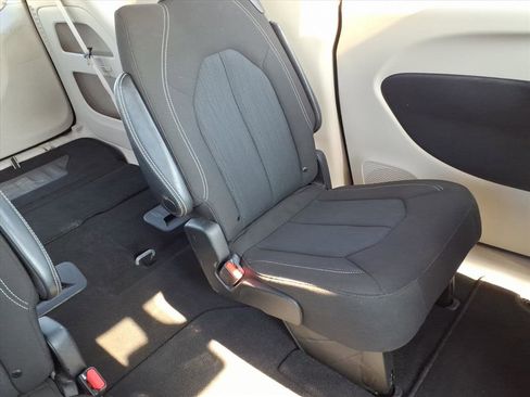 Used 2023 Chrysler Voyager LX image 24