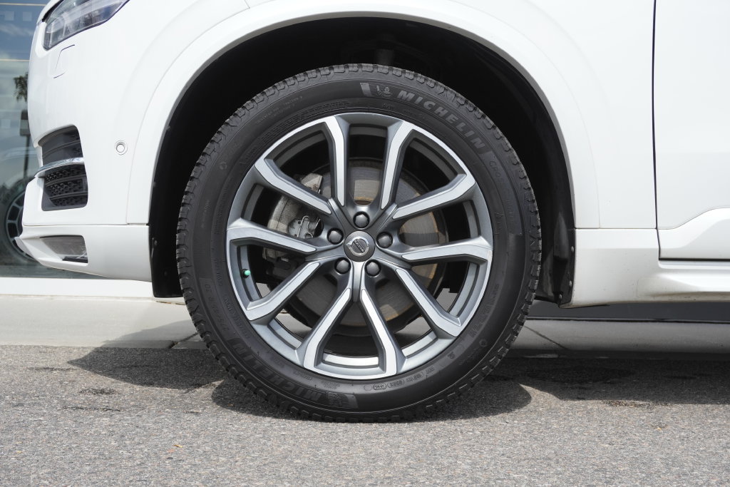 Used 2018 Volvo XC90 T6 Momentum w/ Convenience Package AWD/4WD image 32