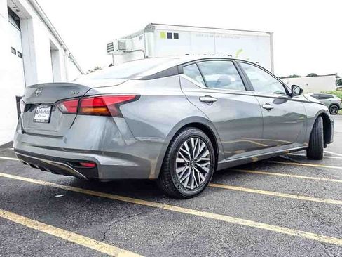 Used 2024 Nissan Altima 2.5 SV FWD image 6