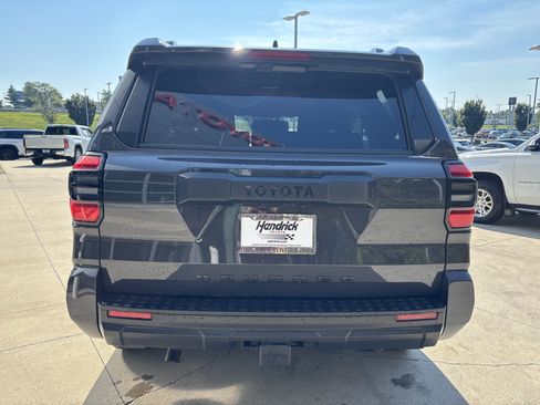 Used 2025 Toyota 4Runner SR5 AWD/4WD image 8