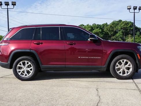Used 2023 Jeep Grand Cherokee Limited AWD/4WD image 3