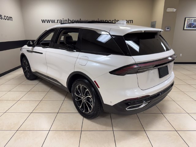 Used 2024 Lincoln Nautilus Premier w/ Equipment Group 102A AWD/4WD image 4