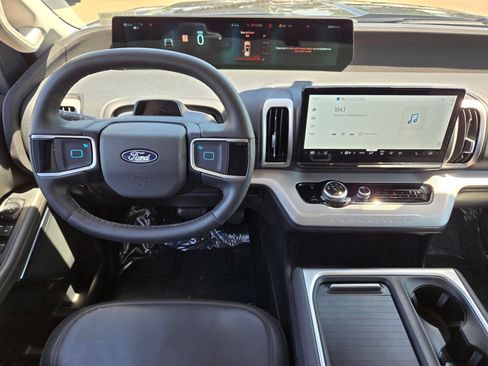 Used 2025 Ford Expedition Active AWD/4WD image 12