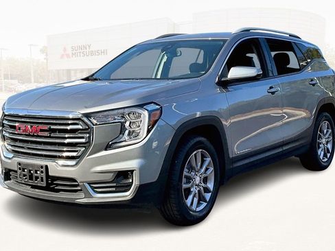 Used 2023 GMC Terrain SLT image 1