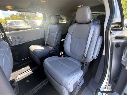 Used 2021 Toyota Sienna Limited FWD image 22