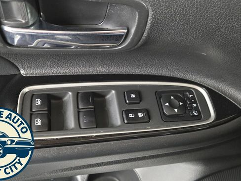 Used 2018 Mitsubishi Outlander SEL image 23