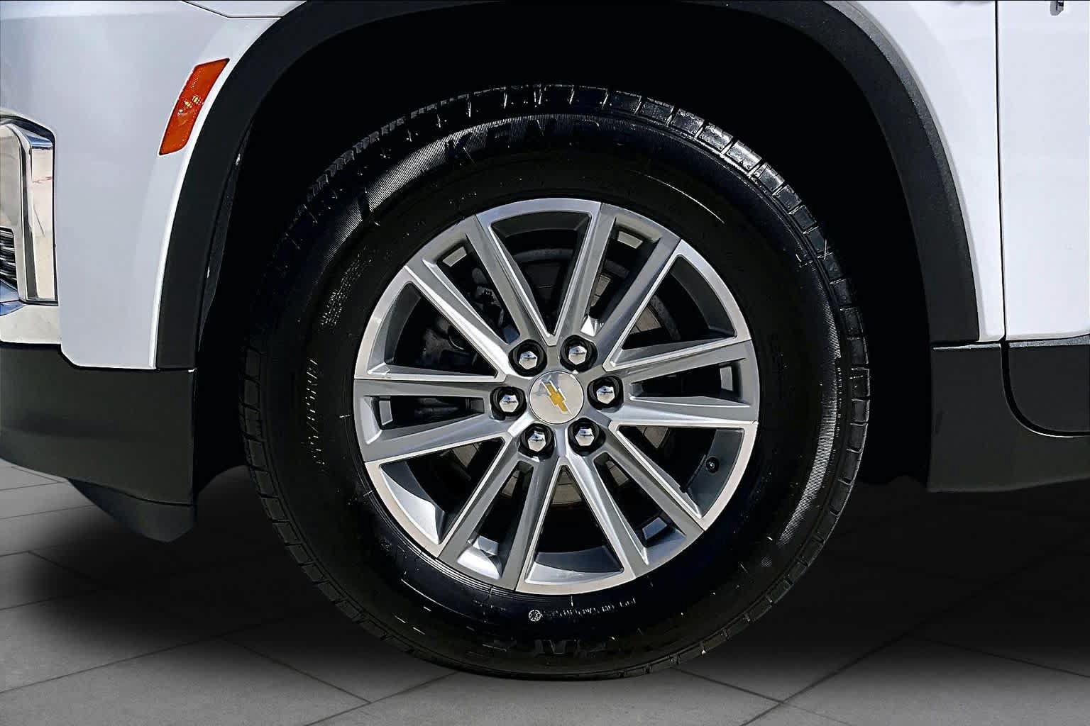 Used 2023 Chevrolet Traverse LT FWD image 21
