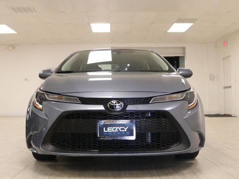 Used 2022 Toyota Corolla LE image 3