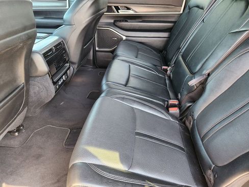 Used 2024 Jeep Wagoneer L Series II w/ Flexible Seating Group AWD/4WD image 18