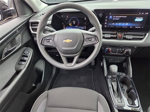 Used 2025 Chevrolet TrailBlazer LT w/ Driver Confidence Package image 14