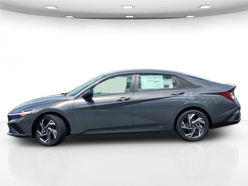 New 2025 Hyundai Elantra SEL image 5