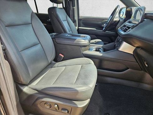 Used 2022 Chevrolet Tahoe Z71 w/ Luxury Package AWD/4WD image 21