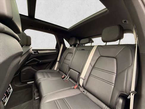 Used 2022 Porsche Cayenne S Platinum image 13