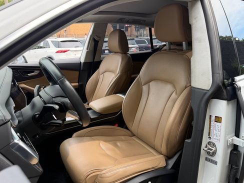 Used 2019 Audi Q8 Prestige w/ Luxury Package AWD/4WD image 26