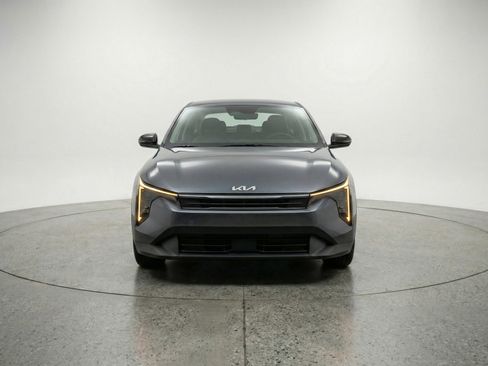 Used 2025 Kia K4 FWD image 2