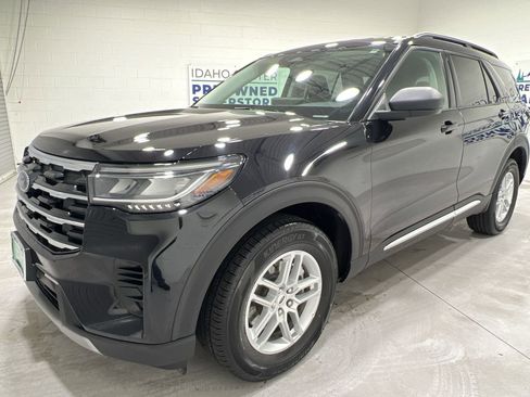 Used 2025 Ford Explorer Active image 4