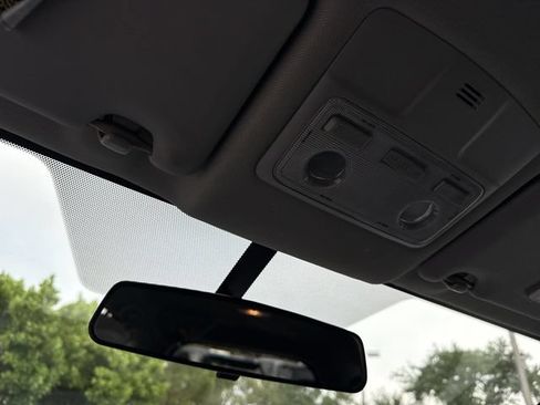 Used 2015 Toyota RAV4 LE FWD image 22