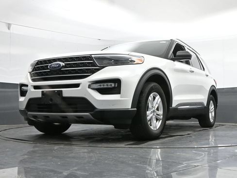 Used 2020 Ford Explorer XLT w/ Equipment Group 202A AWD/4WD image 46