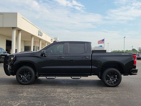 Used 2024 Chevrolet Silverado 1500 Custom Trail Boss w/ Midnight Edition AWD/4WD image 3