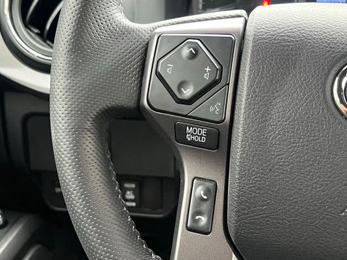 Used 2022 Toyota Tacoma TRD Off-Road image 26